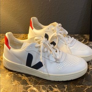 Classic Veja shoe Brand New size 40 - 10